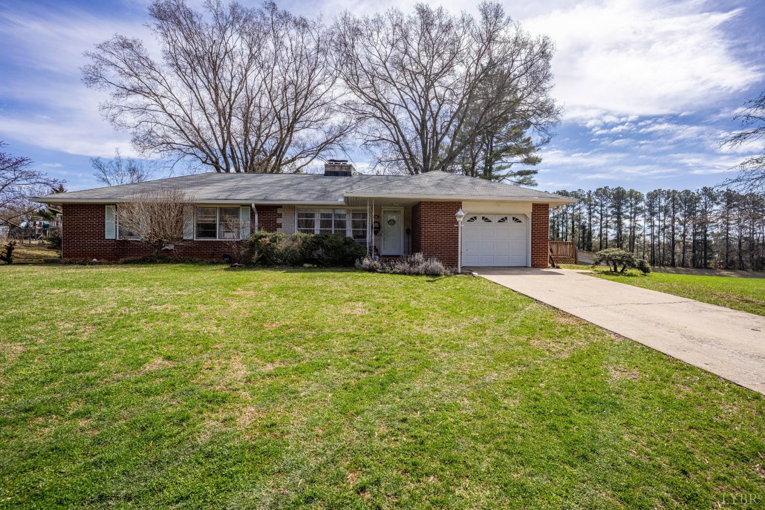 126 Maple Street Appomattox, VA 24522 - Photo 1 of 29