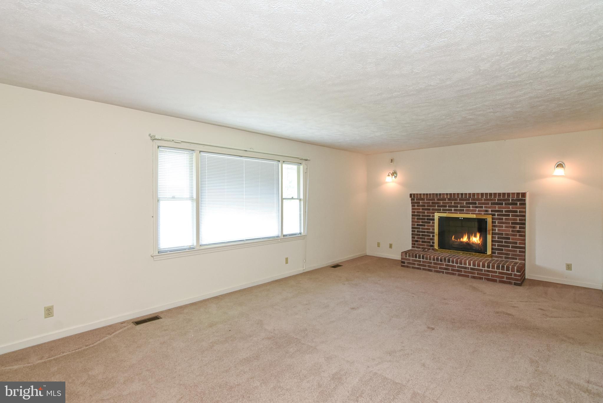 455 Courthouse Road Stafford, VA 22554 - Photo 5 of 62 Living room