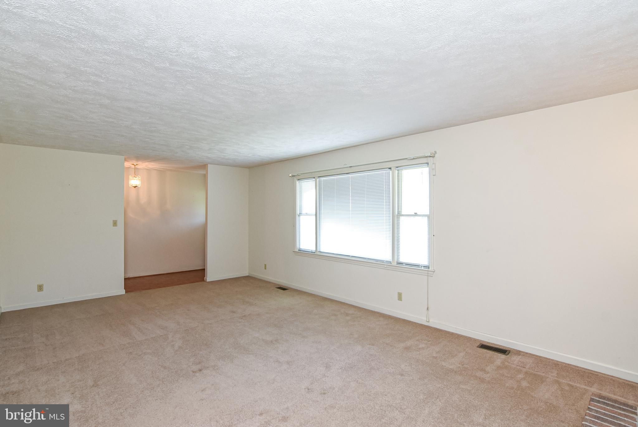 455 Courthouse Road Stafford, VA 22554 - Photo 6 of 62 View from Living Room to foyer hallway.