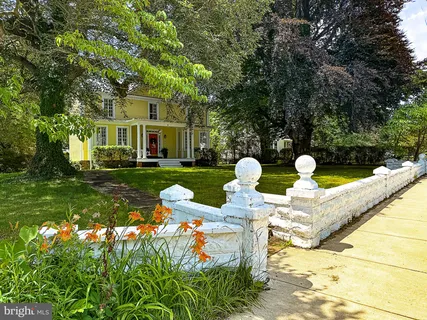 $895,000 | 19 East Loudoun Street, Round Hill, VA 20141