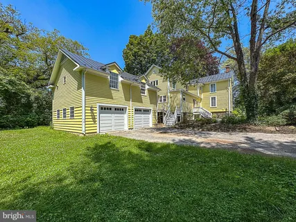 $895,000 | 19 East Loudoun Street, Round Hill, VA 20141