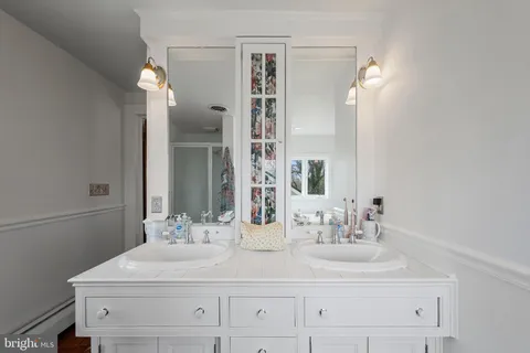 $895,000 | 19 East Loudoun Street, Round Hill, VA 20141