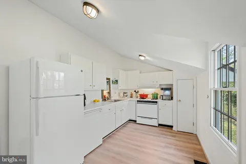 $895,000 | 19 East Loudoun Street, Round Hill, VA 20141