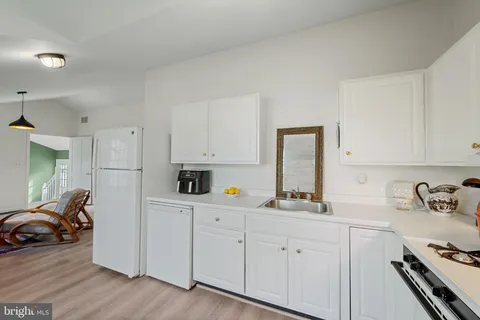 $895,000 | 19 East Loudoun Street, Round Hill, VA 20141