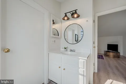 $895,000 | 19 East Loudoun Street, Round Hill, VA 20141