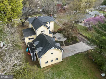 $895,000 | 19 East Loudoun Street, Round Hill, VA 20141