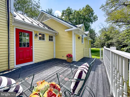 $895,000 | 19 East Loudoun Street, Round Hill, VA 20141