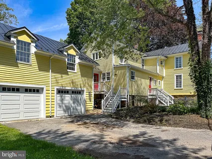 $895,000 | 19 East Loudoun Street, Round Hill, VA 20141