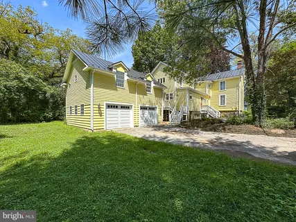 $895,000 | 19 East Loudoun Street, Round Hill, VA 20141