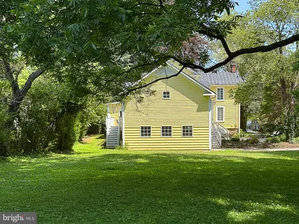 $895,000 | 19 East Loudoun Street, Round Hill, VA 20141