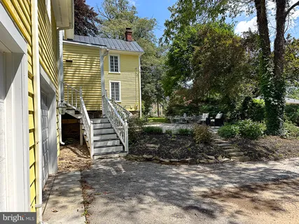 $895,000 | 19 East Loudoun Street, Round Hill, VA 20141