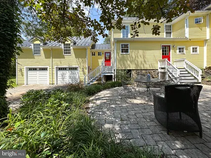 $895,000 | 19 East Loudoun Street, Round Hill, VA 20141