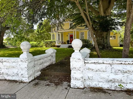 $895,000 | 19 East Loudoun Street, Round Hill, VA 20141