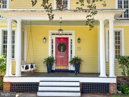 $895,000 | 19 East Loudoun Street, Round Hill, VA 20141