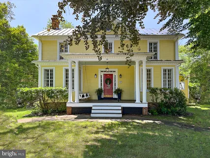 $895,000 | 19 East Loudoun Street, Round Hill, VA 20141