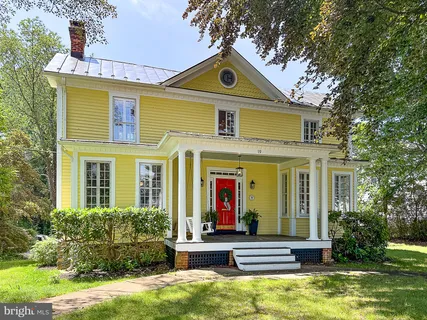 $895,000 | 19 East Loudoun Street, Round Hill, VA 20141