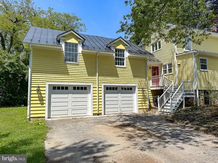 $895,000 | 19 East Loudoun Street, Round Hill, VA 20141