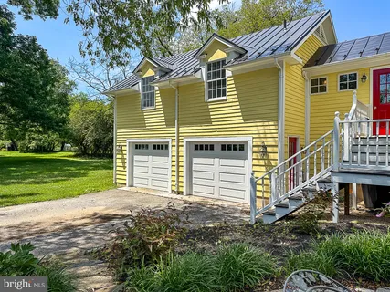 $895,000 | 19 East Loudoun Street, Round Hill, VA 20141