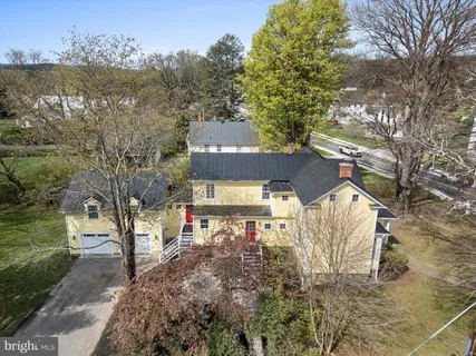 $895,000 | 19 East Loudoun Street, Round Hill, VA 20141