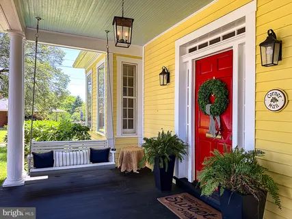 $895,000 | 19 East Loudoun Street, Round Hill, VA 20141