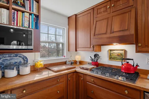 $895,000 | 19 East Loudoun Street, Round Hill, VA 20141