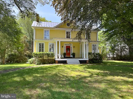 $895,000 | 19 East Loudoun Street, Round Hill, VA 20141