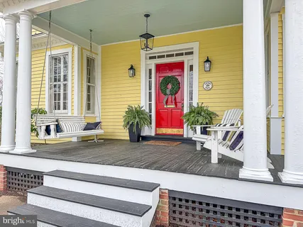 $895,000 | 19 East Loudoun Street, Round Hill, VA 20141