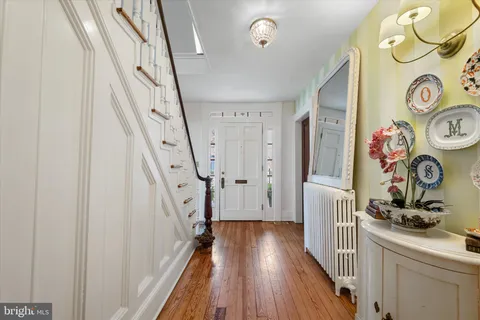 $895,000 | 19 East Loudoun Street, Round Hill, VA 20141