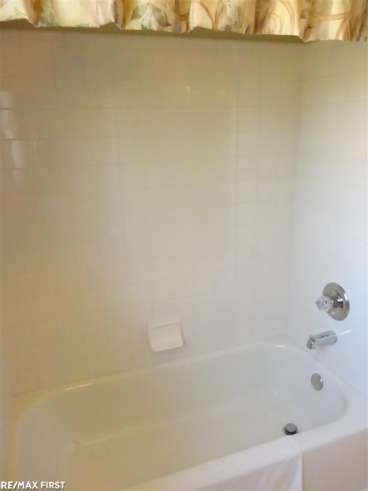 896 Grovecrest Rochester Hills, MI 48307 - Photo 27 of 43