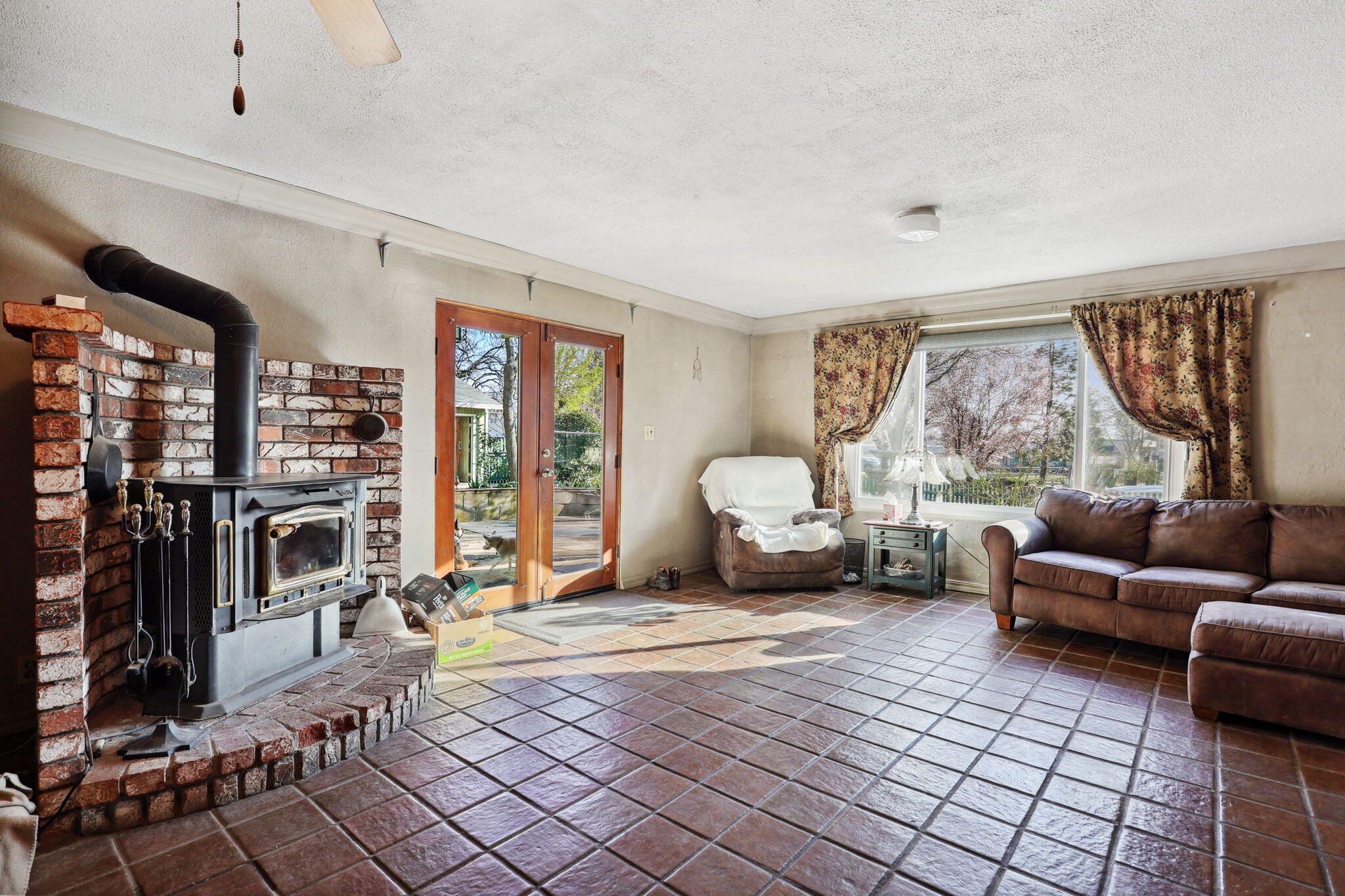 5300 Cedars Road Redding, CA 96001 - Photo 4 of 31 26-web-or-mls-8Q0A4769