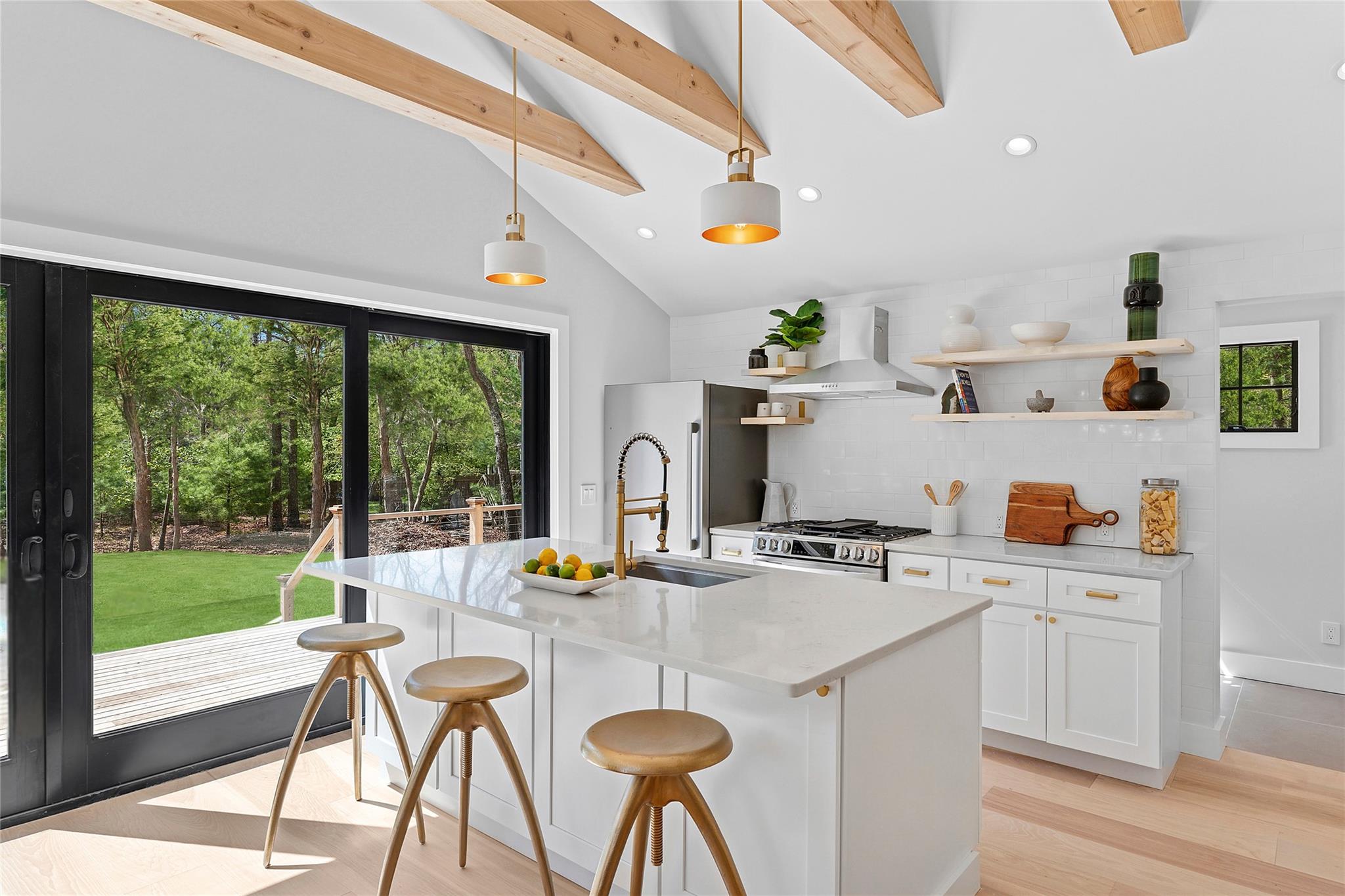 20 Boatheaders Lane North East Hampton, NY 11937 - Photo 4 of 15 a kitchen with a table chairs and microwave
