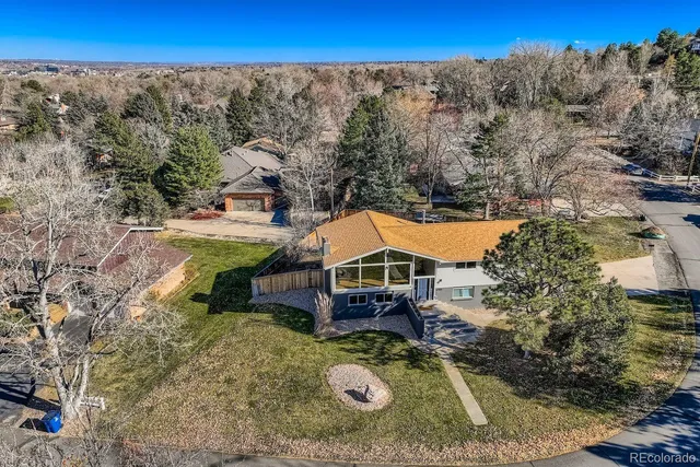 a view of a yard with a yard