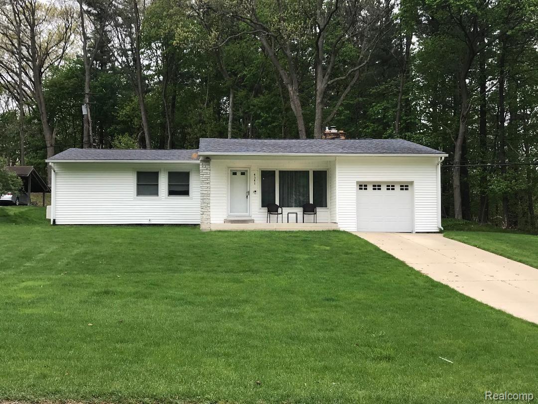 4341 Edmore Road Waterford, MI 48329 - Photo 1 of 27 Front 3.jpg