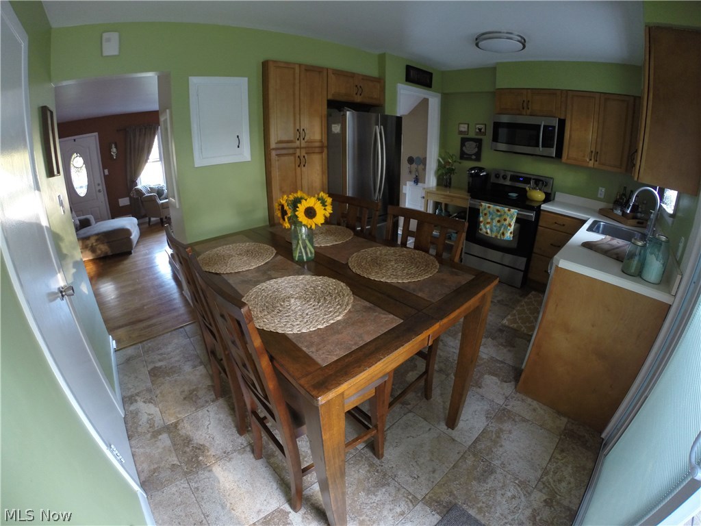 1146 Belrose Road Cleveland, OH 44124 - Photo 8 of 14