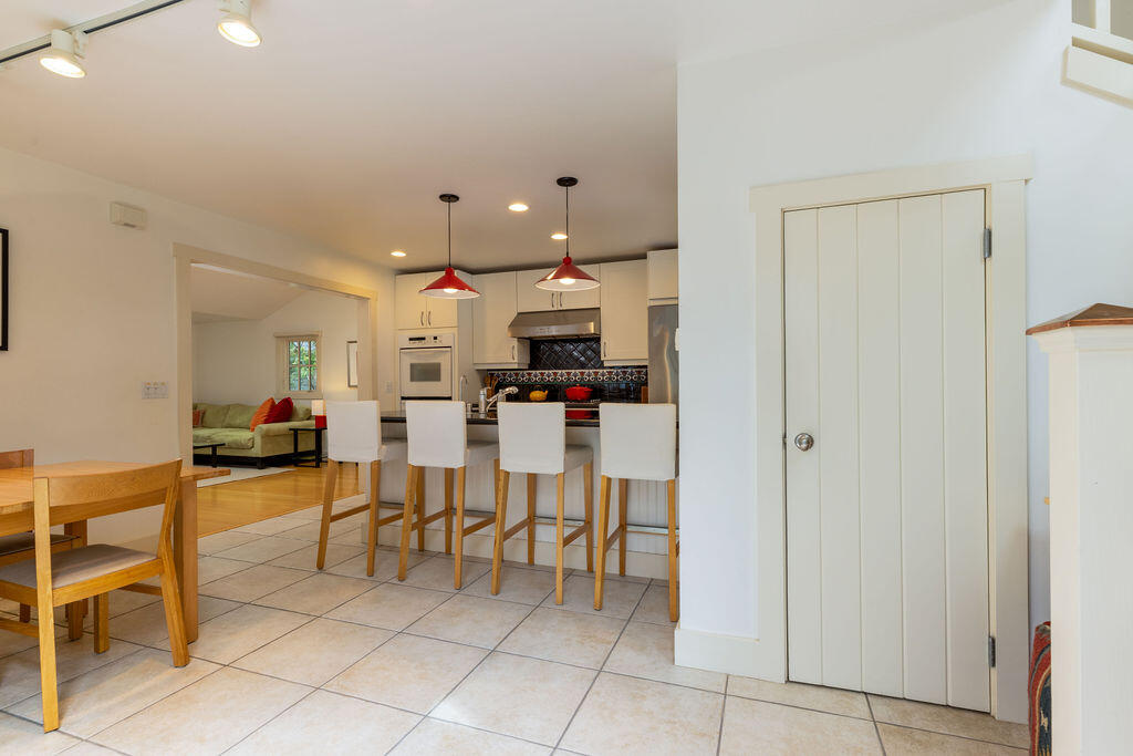 1623 Chapala Street Santa Barbara, CA 93101 - Photo 14 of 50 Dining Area & Breakfast Bar