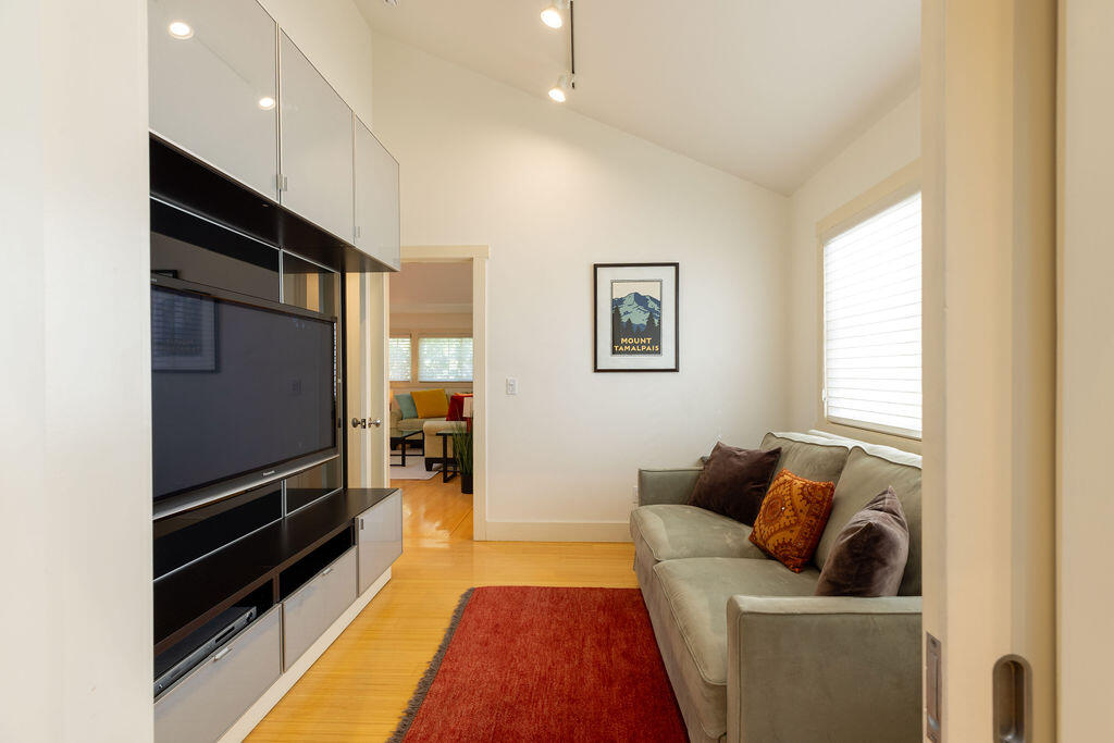 1623 Chapala Street Santa Barbara, CA 93101 - Photo 17 of 50 Bedroom 2