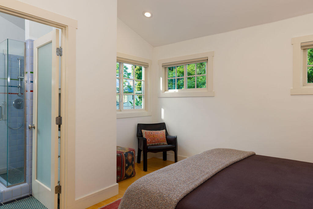 1623 Chapala Street Santa Barbara, CA 93101 - Photo 24 of 50 Primary Bedroom Sitting Area