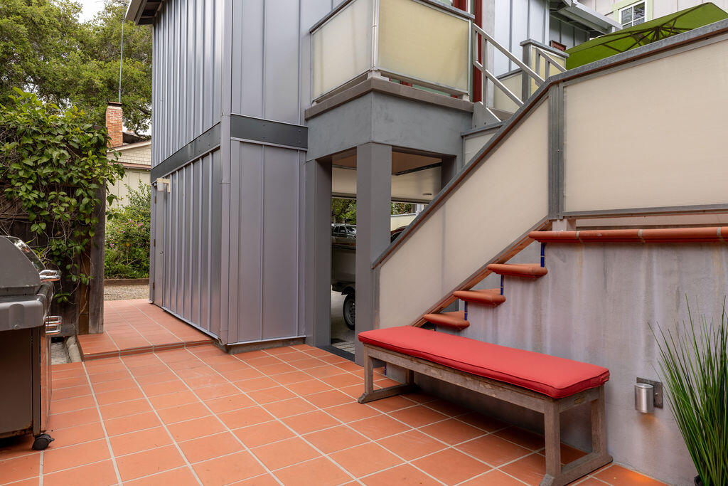 1623 Chapala Street Santa Barbara, CA 93101 - Photo 38 of 50 Patio Area
