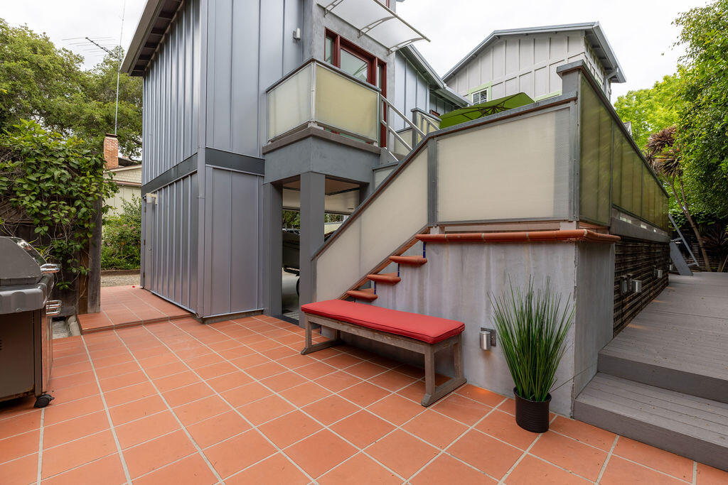 1623 Chapala Street Santa Barbara, CA 93101 - Photo 39 of 50 Patio Area