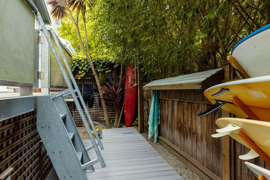1623 Chapala Street Santa Barbara, CA 93101 - Photo 40 of 50 Backyard Pathway