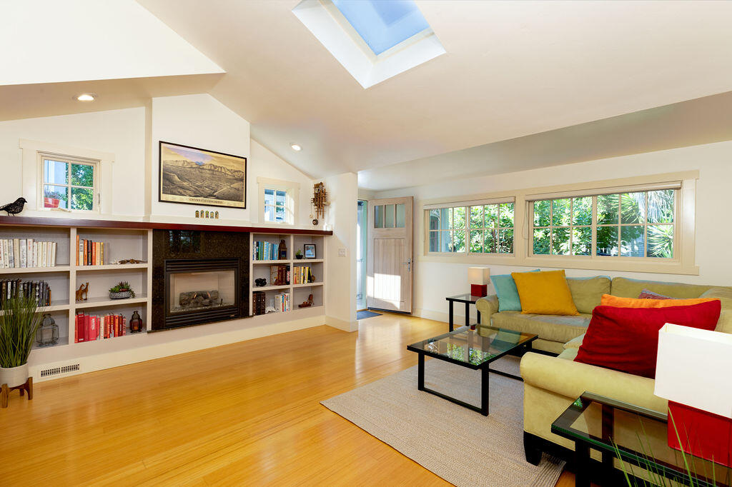 1623 Chapala Street Santa Barbara, CA 93101 - Photo 5 of 50 Living Room