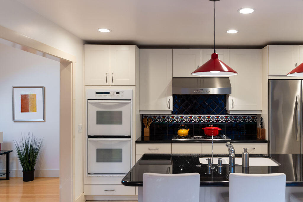 1623 Chapala Street Santa Barbara, CA 93101 - Photo 10 of 50 Breakfast Bar