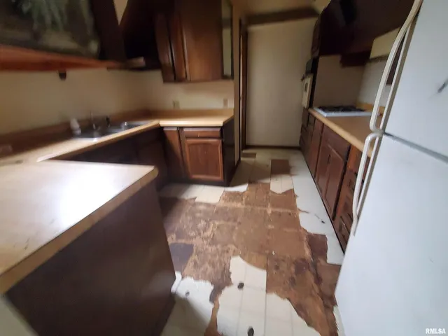 $24,900 | 1031 10th Avenue, Rock Island, IL 61201