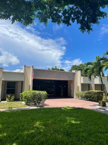 $1,700 | 701 Lori Drive, Unit 204, Palm Springs, FL 33461