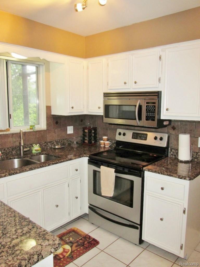 47117 Rosemary Road Macomb, MI 48044 - Photo 7 of 29 8.jpg