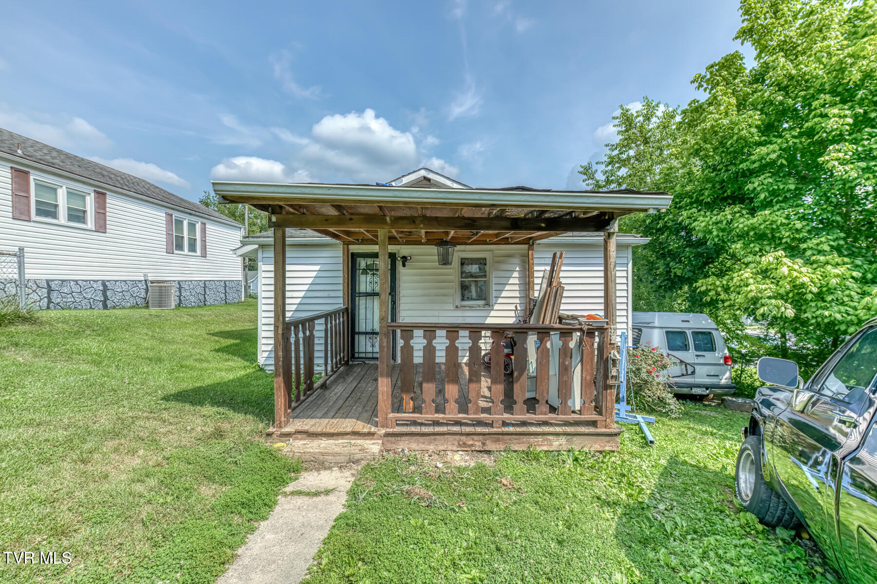 1908 Anderson Street Bristol, TN 37620 - Photo 4 of 22 1908 Anderson St-4