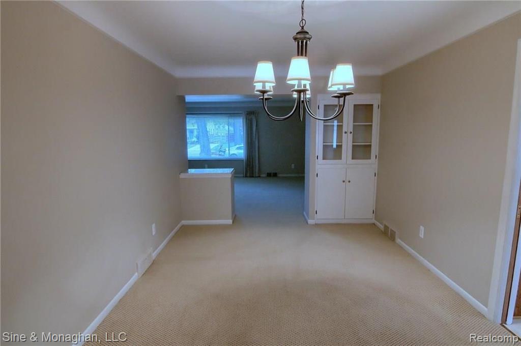 886 Harcourt Road Grosse Pointe Park, MI 48230 - Photo 4 of 39