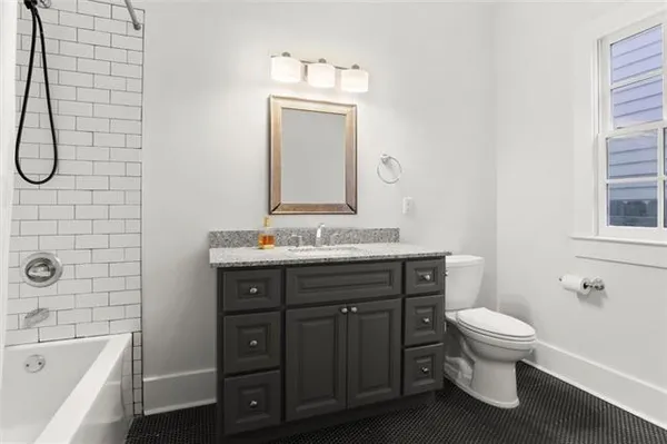 $2,600 | 819 North Robertson Street, New Orleans, LA 70116