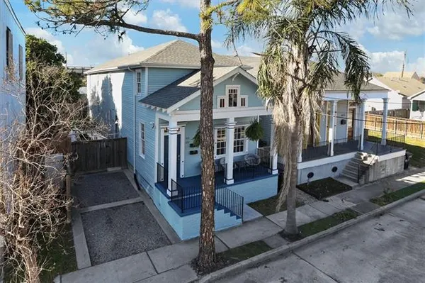 $2,600 | 819 North Robertson Street, New Orleans, LA 70116