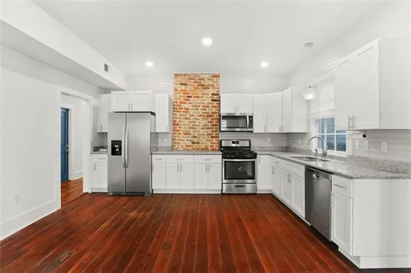 $2,600 | 819 North Robertson Street, New Orleans, LA 70116